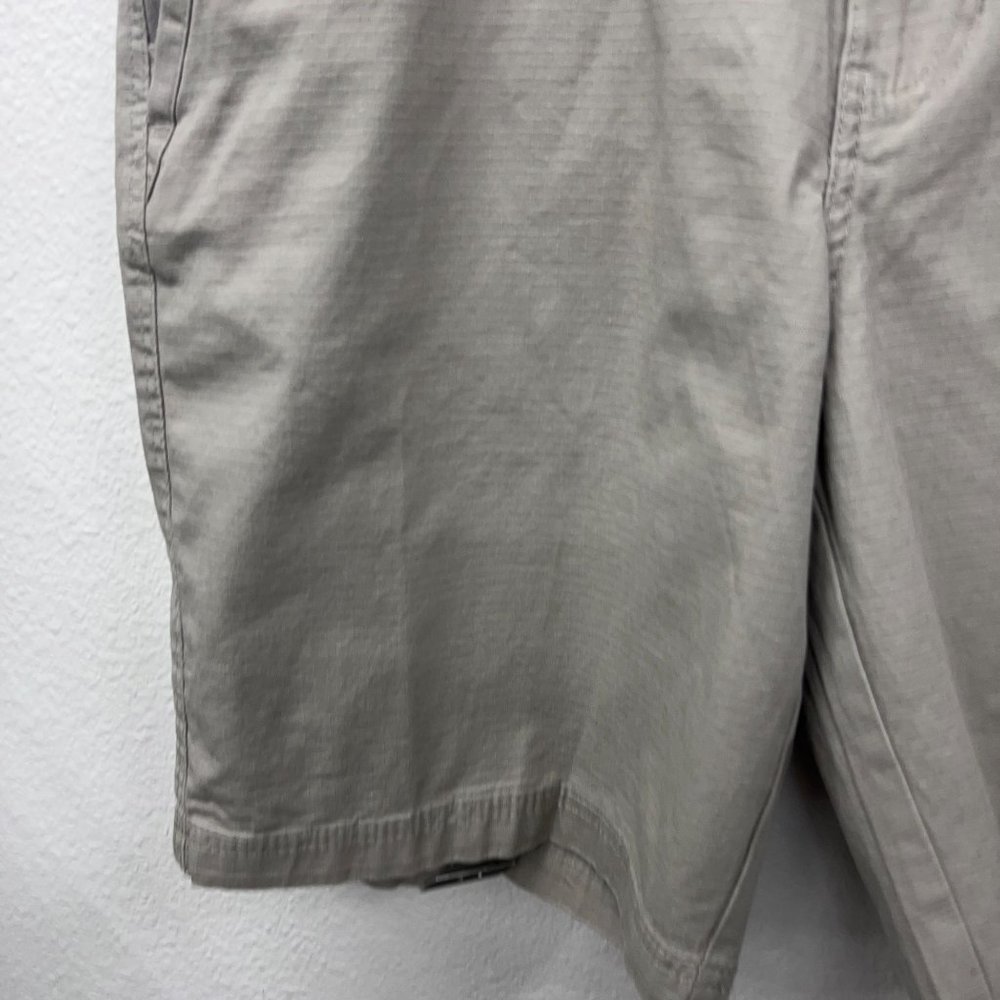 Weatherproof multifunctional utility cream mens NEW NWT shorts  Size: 36W - Picture 3 of 11